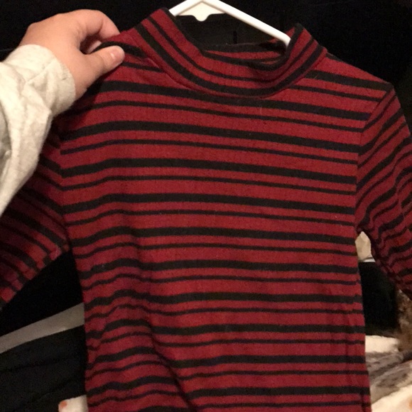 Red and Black Rue 21 crop sweater - Picture 2 of 3